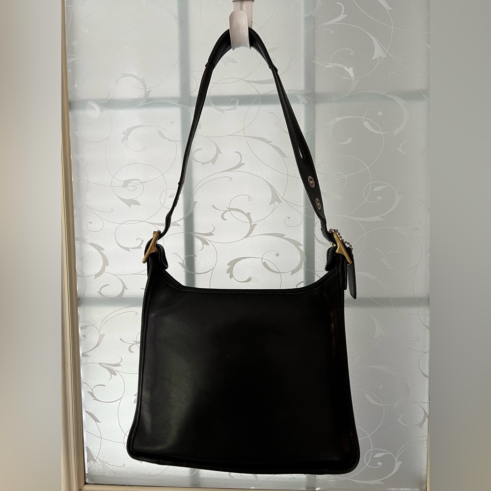 Vintage Coach Legacy zip bag in black leather, gold antique tone hardware, feet. - Picture 6 of 11